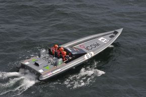  ICOM UK and Ears Plc Support “The Bandit” Through To Powerboat Victory