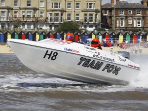 Icom UK Sponsors Powerboat Team Fox!