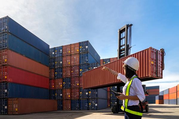 Two-Way Radio Solutions for Demanding Port Operations 